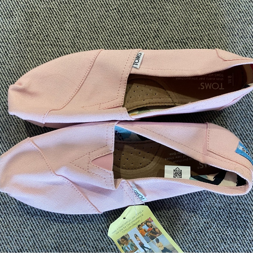 Tom’s women’s shoes new with tags on size 8